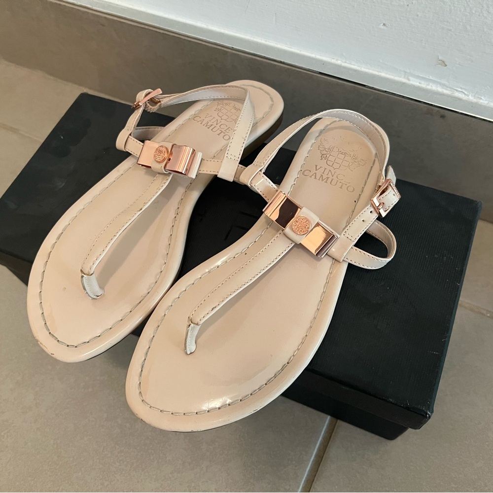Vince Camuto T Stripe Metallic Bow  Sandals in Nude Pink Size 5